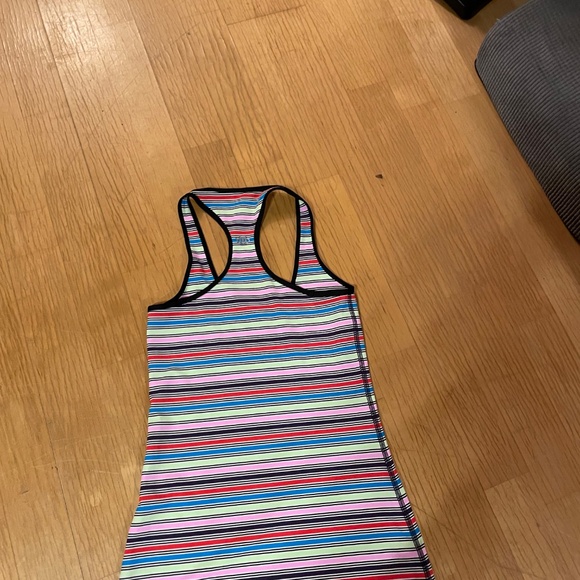 4/$20 Lululemon Size 4 Razorback Tank Top - Picture 2 of 4